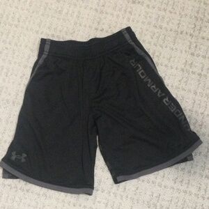 Under Armour UA Boys Basketball Athletic Shorts Pockets Black Camo Size YS